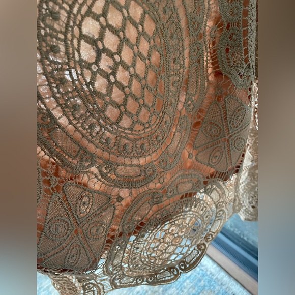 It’s Pink beige crocheted blouse - Picture 4 of 4